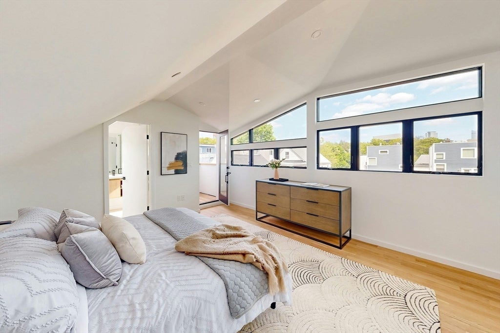 Cambridge, Massachusetts, 02141, United States, 4 Bedrooms Bedrooms, ,5 BathroomsBathrooms,Residential,Active,1945450