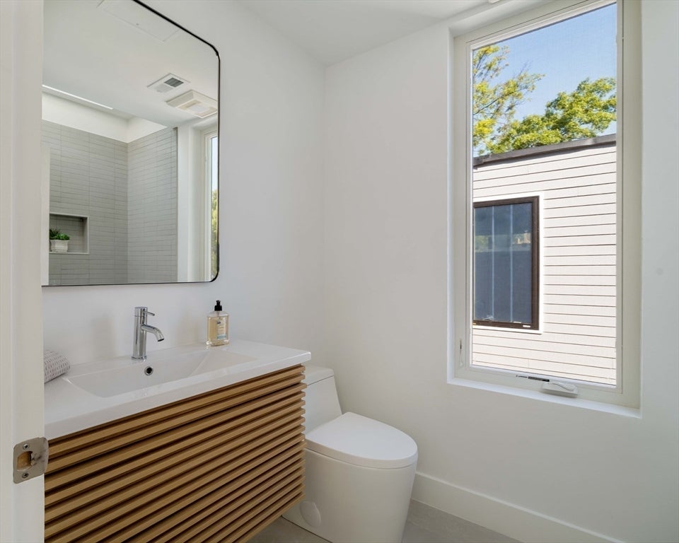Cambridge, Massachusetts, 02141, United States, 5 Bedrooms Bedrooms, ,5 BathroomsBathrooms,Residential,Active,1942403