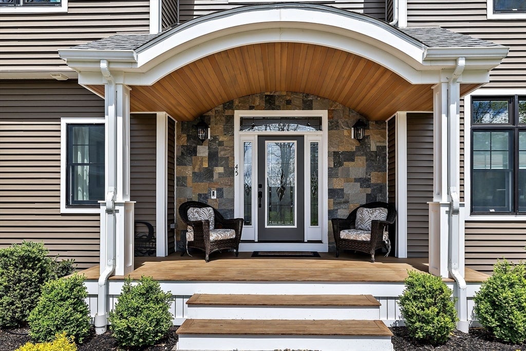 Easton, Massachusetts, 02356, United States, 5 Bedrooms Bedrooms, ,6 BathroomsBathrooms,Residential,Active,1968388