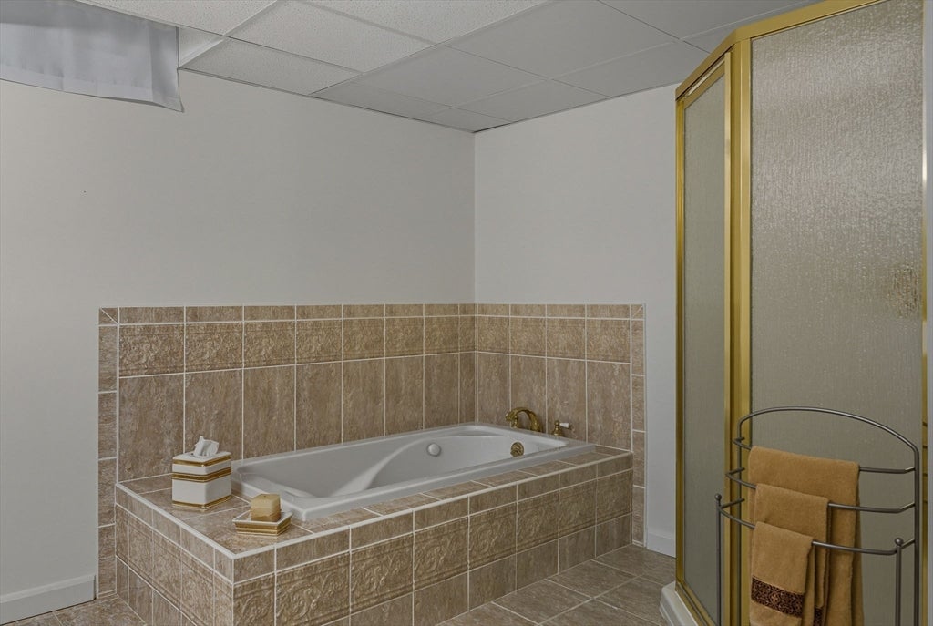 Westford, Massachusetts, 01886, United States, 4 Bedrooms Bedrooms, ,4 BathroomsBathrooms,Residential,Active,1971779