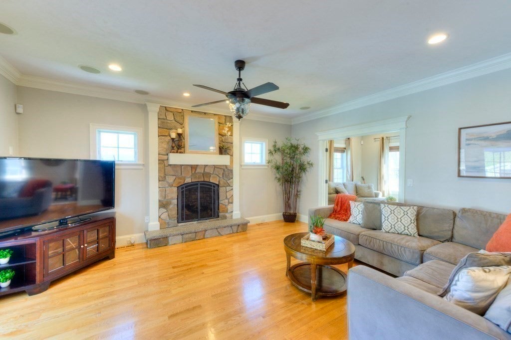 Shrewsbury, Massachusetts, 01545, United States, 5 Bedrooms Bedrooms, ,5 BathroomsBathrooms,Residential,Active,1964258