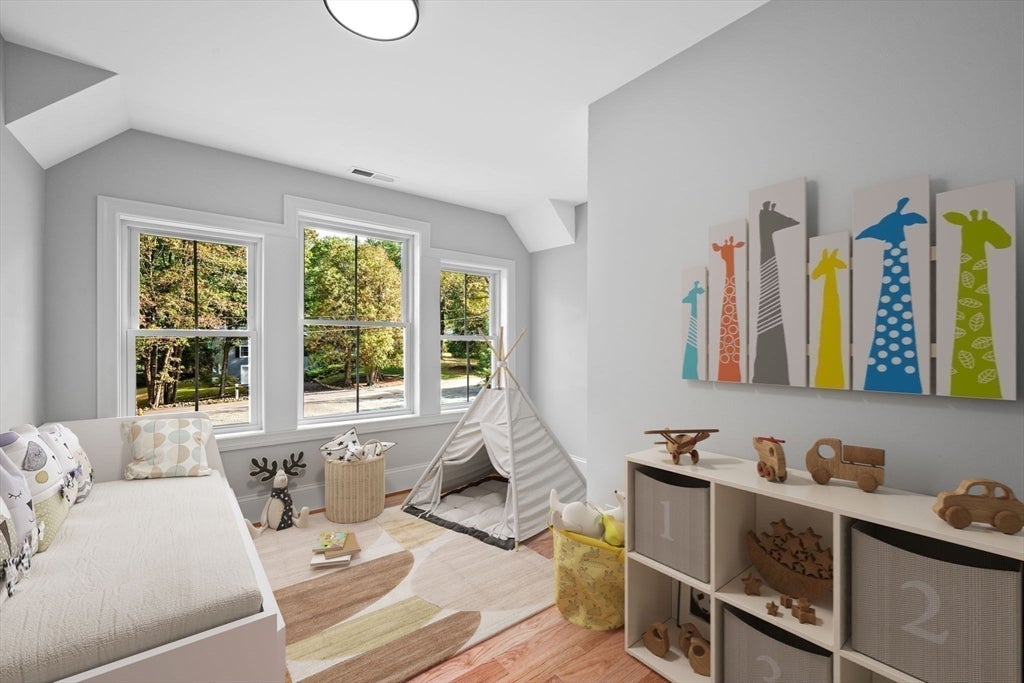 Topsfield, Massachusetts, 01983, United States, 4 Bedrooms Bedrooms, ,3 BathroomsBathrooms,Residential,Active,1962184