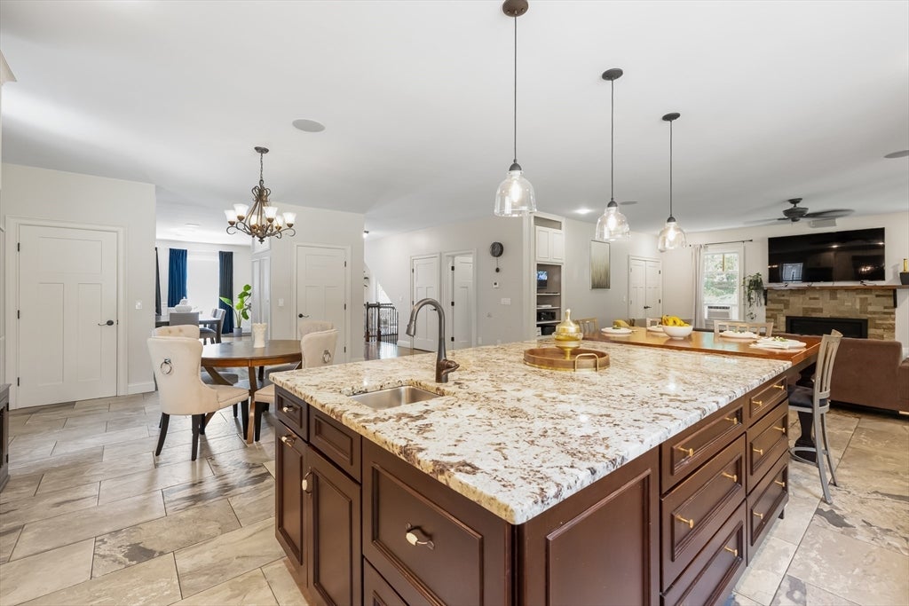 Woburn, Massachusetts, 01801, United States, 5 Bedrooms Bedrooms, ,5 BathroomsBathrooms,Residential,Active,1922298