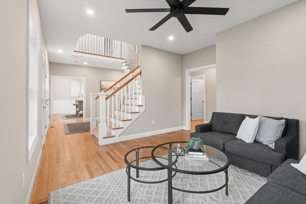 Andover, Massachusetts, 01810, United States, 4 Bedrooms Bedrooms, ,3 BathroomsBathrooms,Residential,Active,1990653