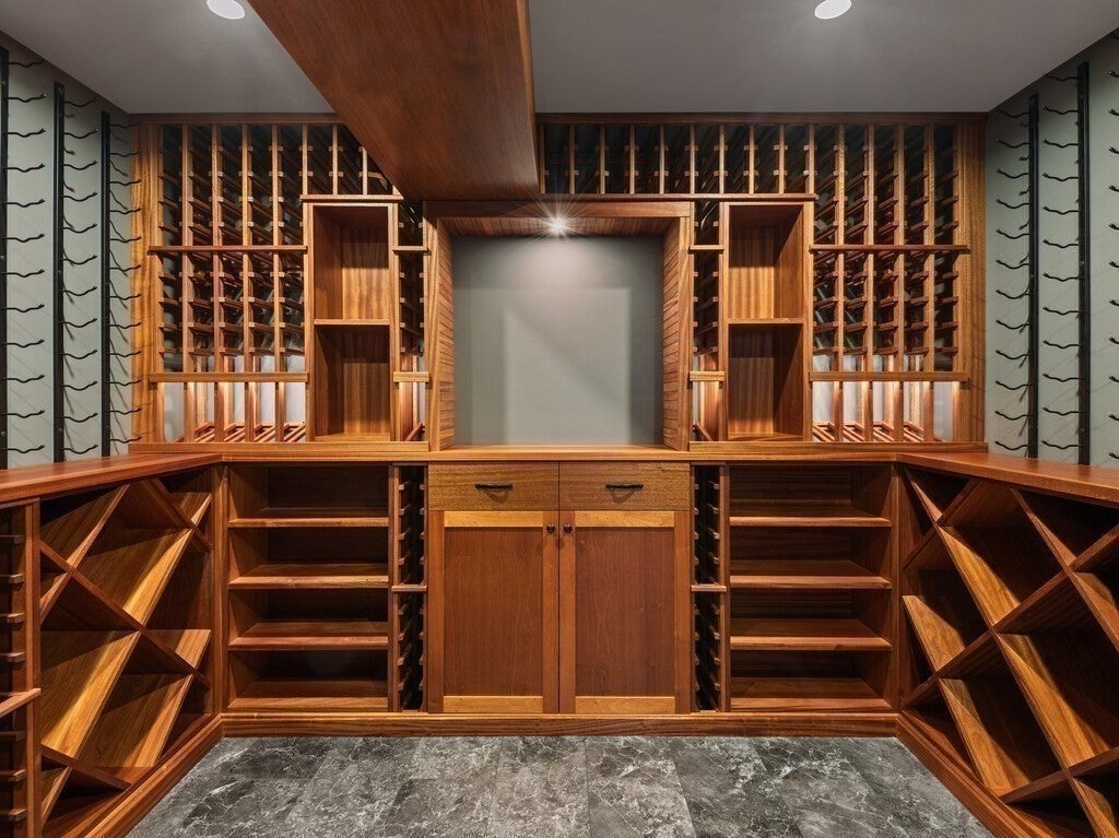 Shrewsbury, Massachusetts, 01545, United States, 4 Bedrooms Bedrooms, ,5 BathroomsBathrooms,Residential,Active,1810422