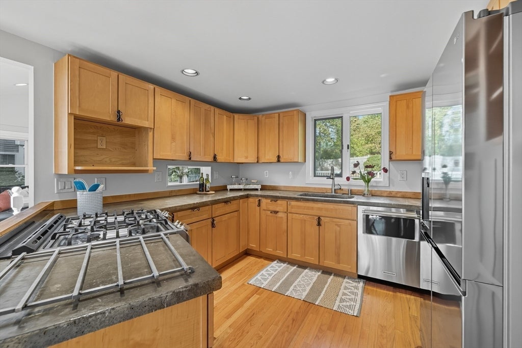 Lexington, Massachusetts, 02421, United States, 5 Bedrooms Bedrooms, ,4 BathroomsBathrooms,Residential,Active,1953717