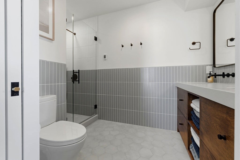Newburyport, Massachusetts, 01950, United States, 3 Bedrooms Bedrooms, ,3 BathroomsBathrooms,Residential,Active,2045757