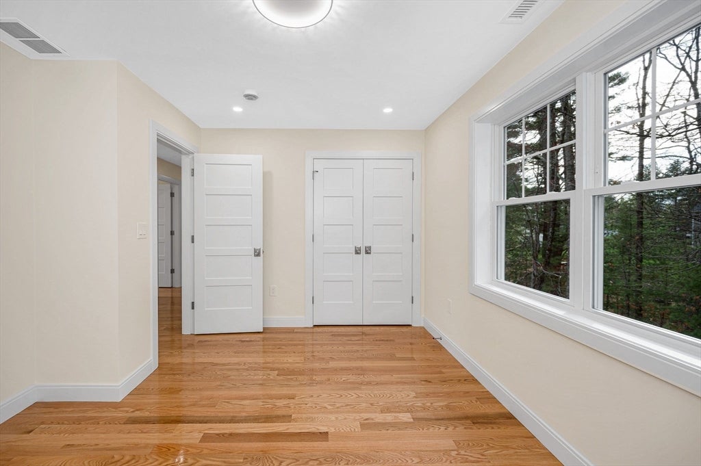 Wilmington, Massachusetts, 01887, United States, 4 Bedrooms Bedrooms, ,3 BathroomsBathrooms,Residential,Active,2043113