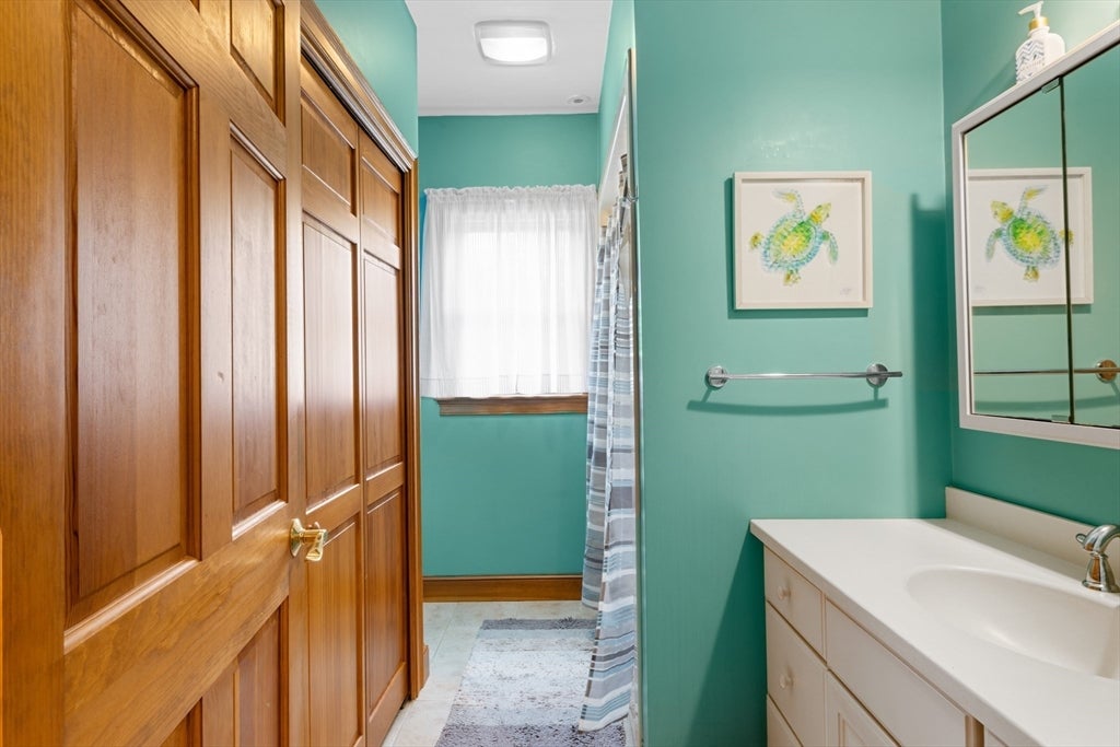 Middleboro, Massachusetts, 02346, United States, 4 Bedrooms Bedrooms, ,5 BathroomsBathrooms,Residential,Active,1858668