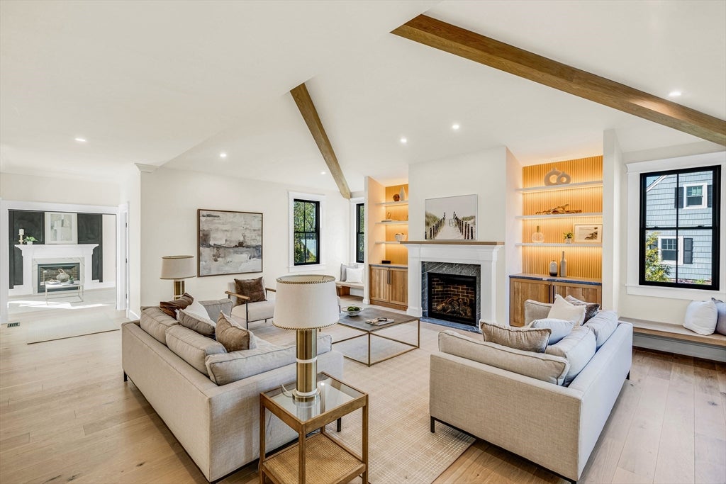 Newburyport, Massachusetts, 01950, United States, 4 Bedrooms Bedrooms, ,6 BathroomsBathrooms,Residential,Active,2043835