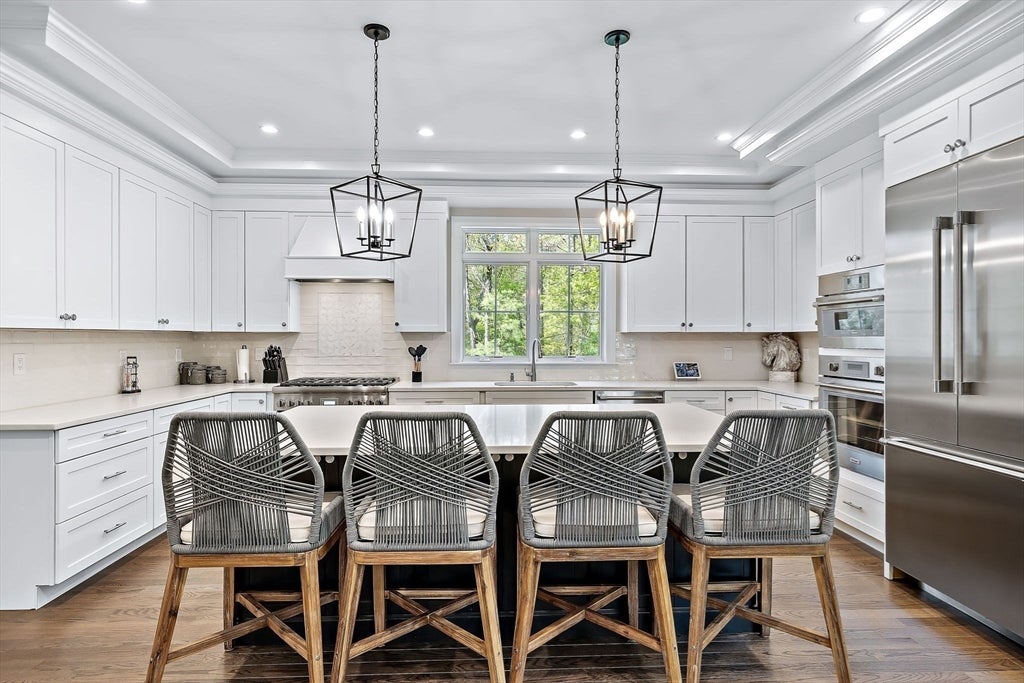 Easton, Massachusetts, 02356, United States, 5 Bedrooms Bedrooms, ,6 BathroomsBathrooms,Residential,Active,1968388