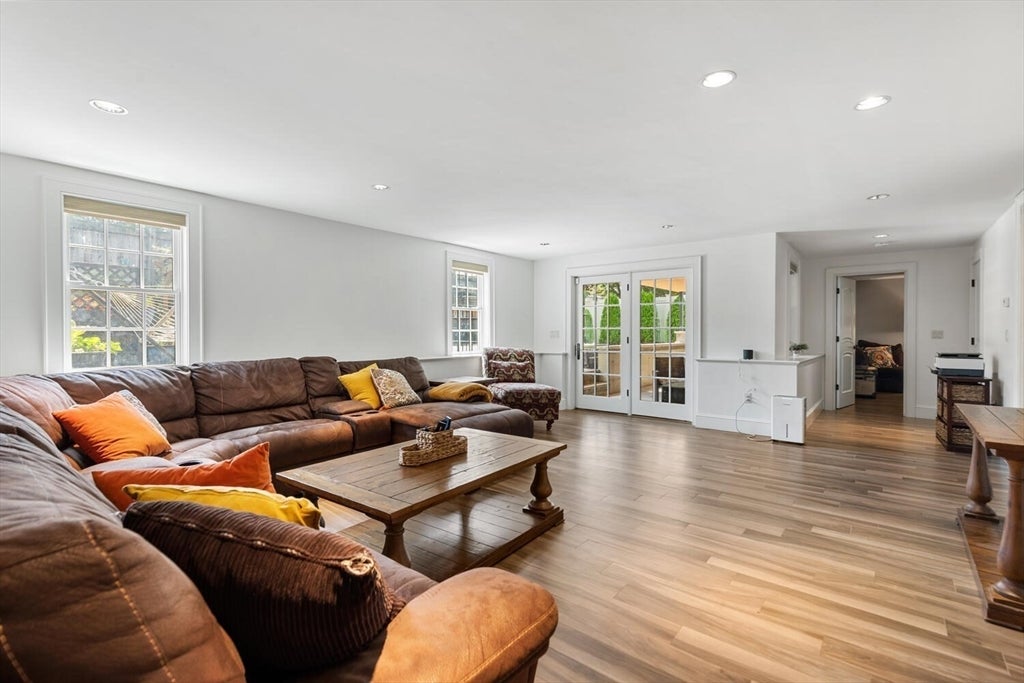 Revere, Massachusetts, 02151, United States, 5 Bedrooms Bedrooms, ,4 BathroomsBathrooms,Residential,Active,1927654