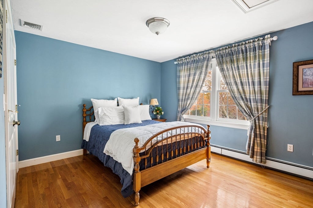 Norwell, Massachusetts, 02061, United States, 4 Bedrooms Bedrooms, ,4 BathroomsBathrooms,Residential,Active,1986892