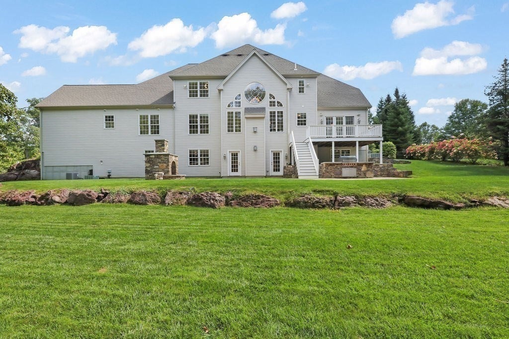 North Attleboro, Massachusetts, 02760, United States, 5 Bedrooms Bedrooms, ,6 BathroomsBathrooms,Residential,Active,1934825