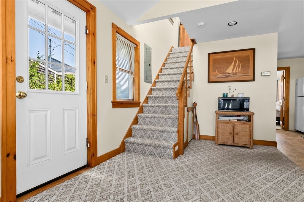 Newburyport, Massachusetts, 01950, United States, 2 Bedrooms Bedrooms, ,1 BathroomBathrooms,Residential,Active,1920272