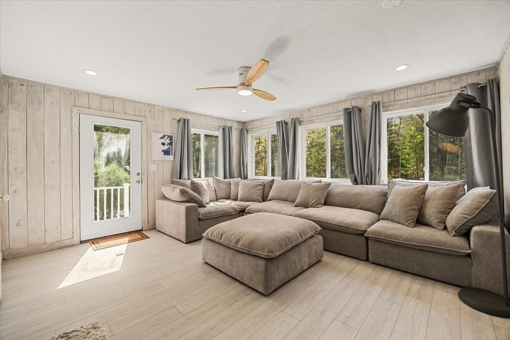Bourne, Massachusetts, 02532, United States, 4 Bedrooms Bedrooms, ,4 BathroomsBathrooms,Residential,Active,2052070