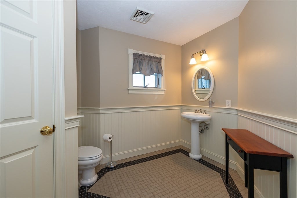 Pittsfield, New Hampshire, 03263, United States, 4 Bedrooms Bedrooms, ,5 BathroomsBathrooms,Residential,Active,1860238