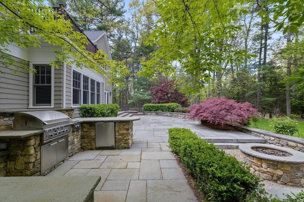 Concord, Massachusetts, 01742, United States, 6 Bedrooms Bedrooms, ,7 BathroomsBathrooms,Residential,Active,2044996