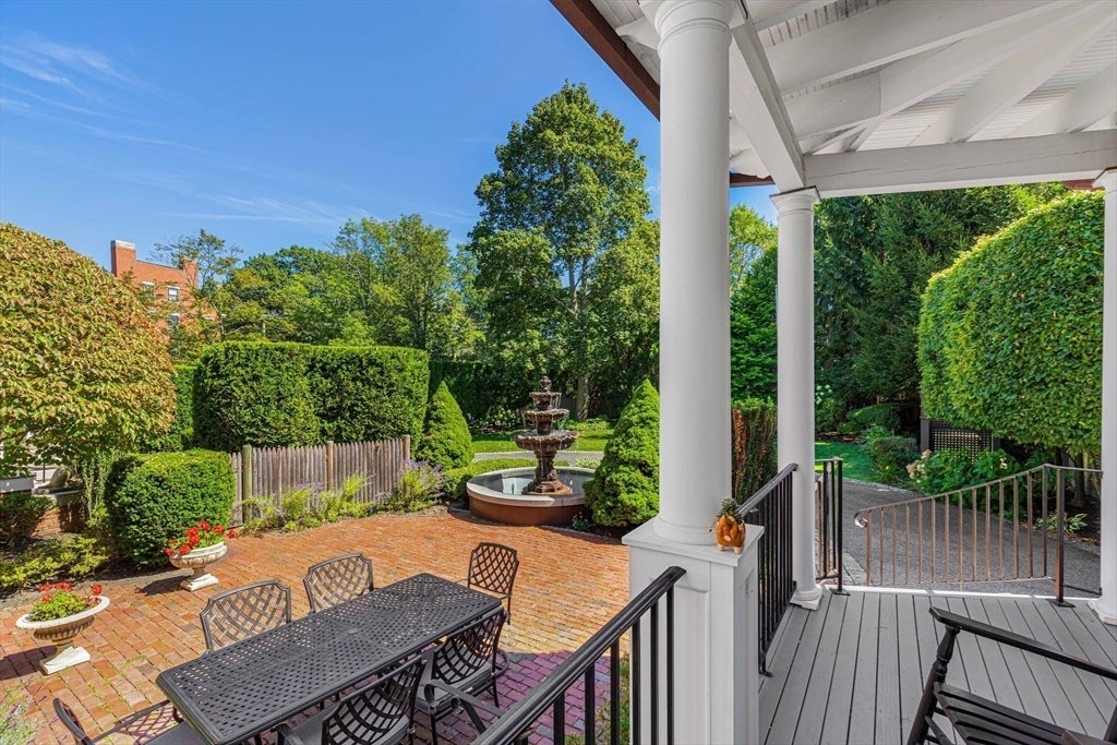Salem, Massachusetts, 01970, United States, 5 Bedrooms Bedrooms, ,7 BathroomsBathrooms,Residential,Active,1945049