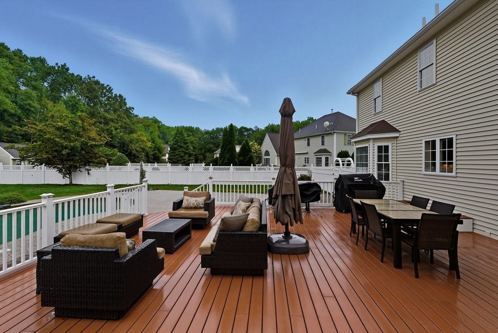 Westford, Massachusetts, 01886, United States, 4 Bedrooms Bedrooms, ,4 BathroomsBathrooms,Residential,Active,1971779