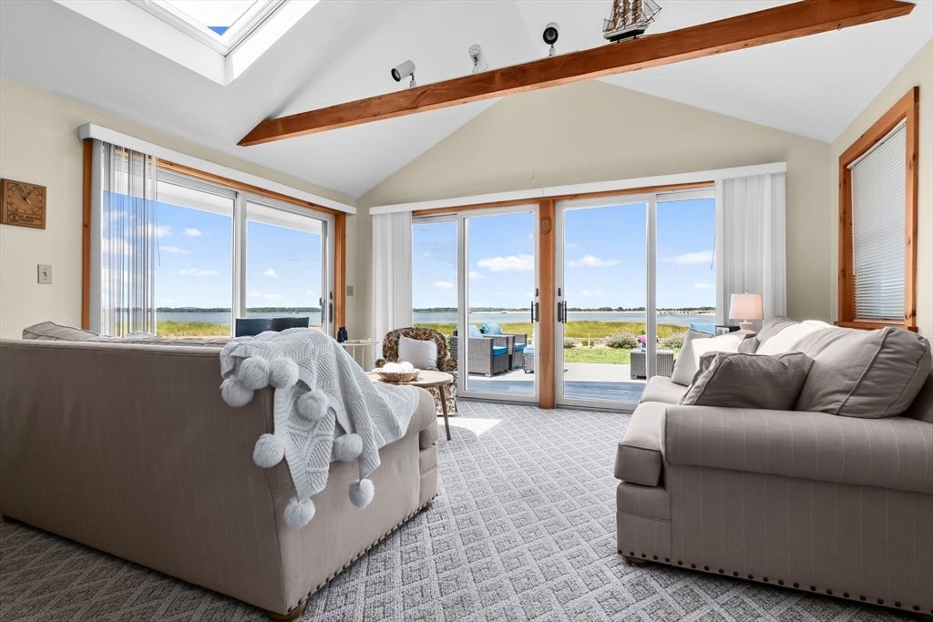 Newburyport, Massachusetts, 01950, United States, 2 Bedrooms Bedrooms, ,1 BathroomBathrooms,Residential,Active,1920272