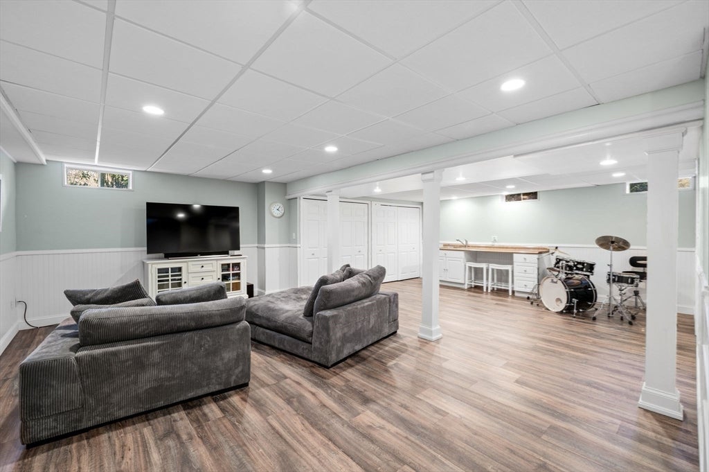 West Newbury, Massachusetts, 01985, United States, 4 Bedrooms Bedrooms, ,4 BathroomsBathrooms,Residential,Active,2044161