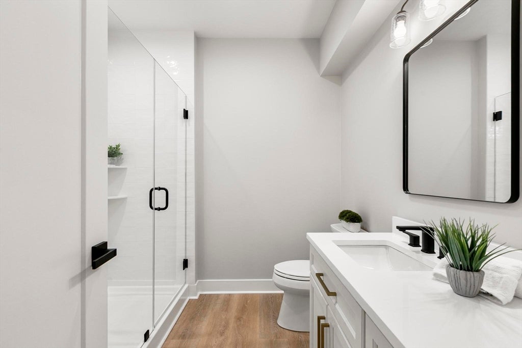 Burlington, Massachusetts, 01803, United States, 5 Bedrooms Bedrooms, ,5 BathroomsBathrooms,Residential,Active,1909077