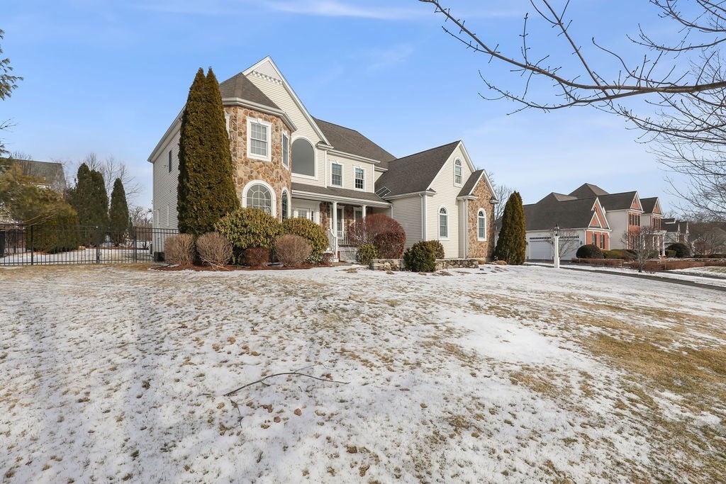 North Attleboro, Massachusetts, 02760, United States, 4 Bedrooms Bedrooms, ,5 BathroomsBathrooms,Residential,Active,2010193