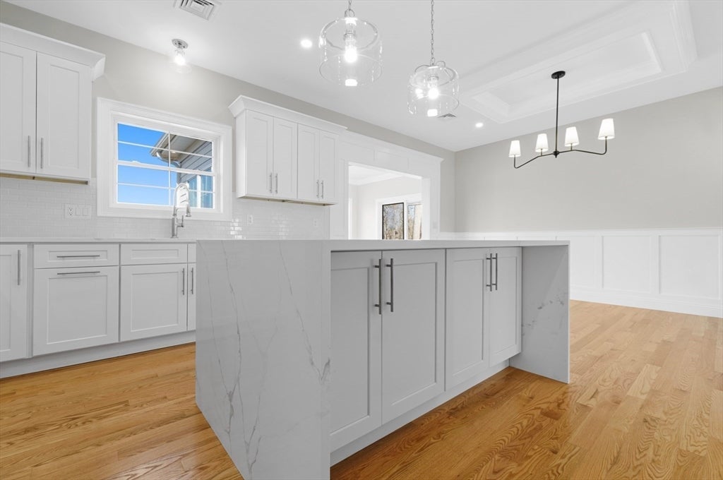 Dartmouth, Massachusetts, 02748, United States, 5 Bedrooms Bedrooms, ,4 BathroomsBathrooms,Residential,Active,1997881