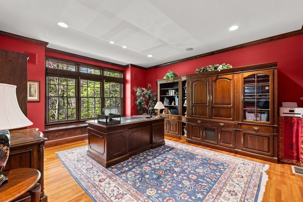 Lakeville, Massachusetts, 02347, United States, 5 Bedrooms Bedrooms, ,5 BathroomsBathrooms,Residential,Active,1867904