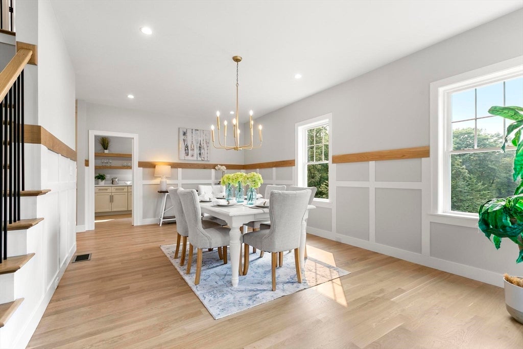 Burlington, Massachusetts, 01803, United States, 5 Bedrooms Bedrooms, ,5 BathroomsBathrooms,Residential,Active,1909077