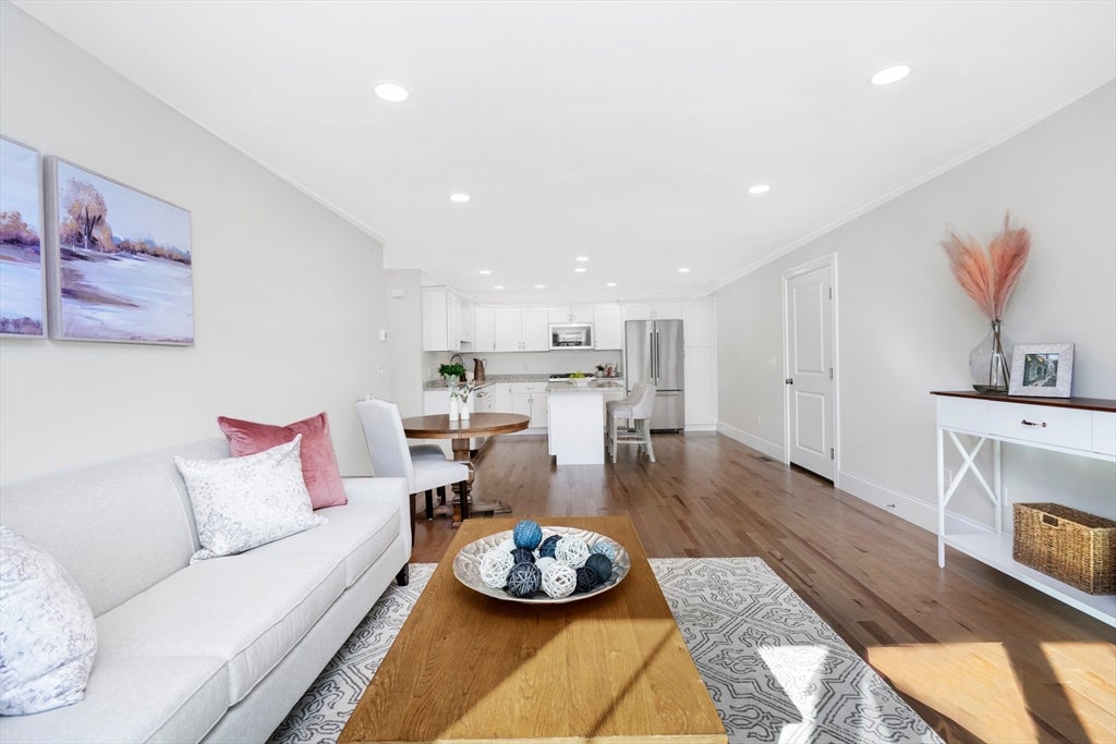 Hudson, New Hampshire, 03051, United States, 5 Bedrooms Bedrooms, ,4 BathroomsBathrooms,Residential,Active,2008017