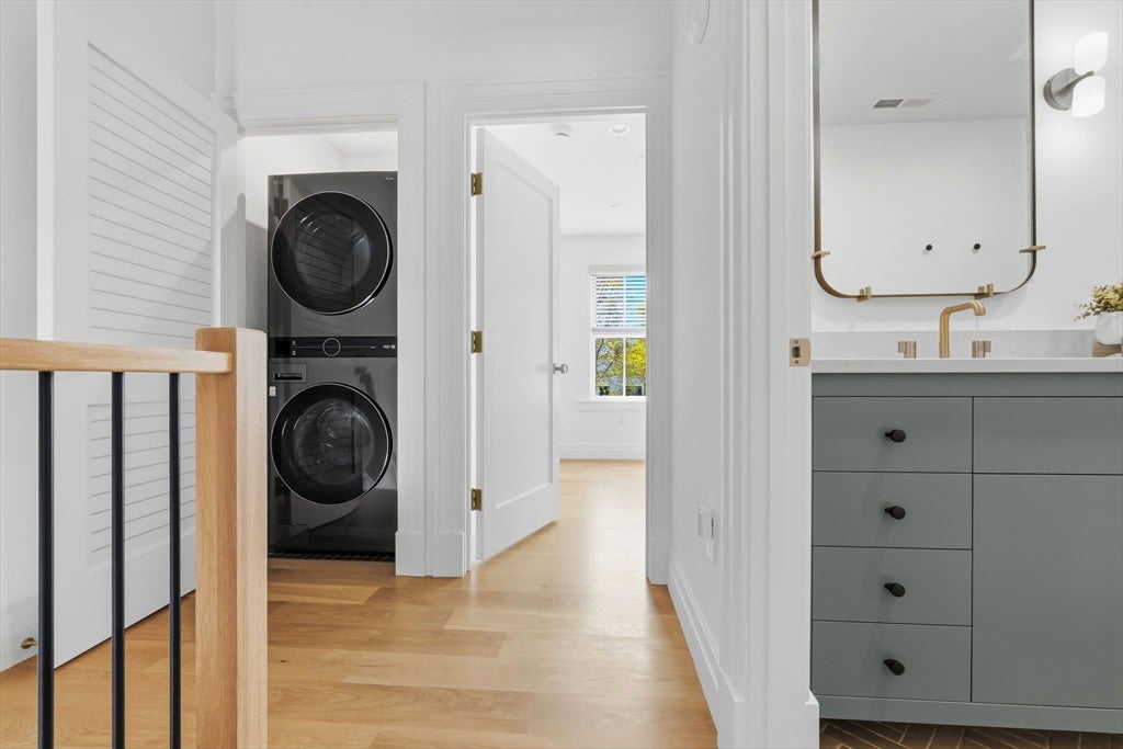 Newburyport, Massachusetts, 01950, United States, 3 Bedrooms Bedrooms, ,3 BathroomsBathrooms,Residential,Active,2045757