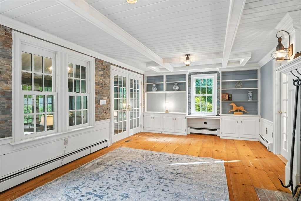 Topsfield, Massachusetts, 01983, United States, 6 Bedrooms Bedrooms, ,4 BathroomsBathrooms,Residential,Active,1936130