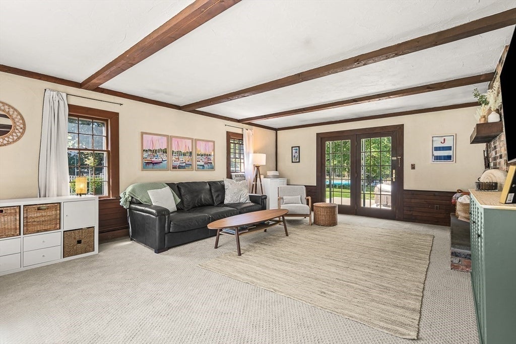 Beverly, Massachusetts, 01915, United States, 3 Bedrooms Bedrooms, ,2 BathroomsBathrooms,Residential,Active,1936404