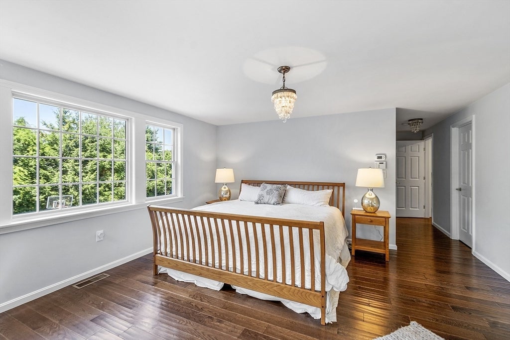 Middleton, Massachusetts, 01949, United States, 4 Bedrooms Bedrooms, ,4 BathroomsBathrooms,Residential,Active,1941131