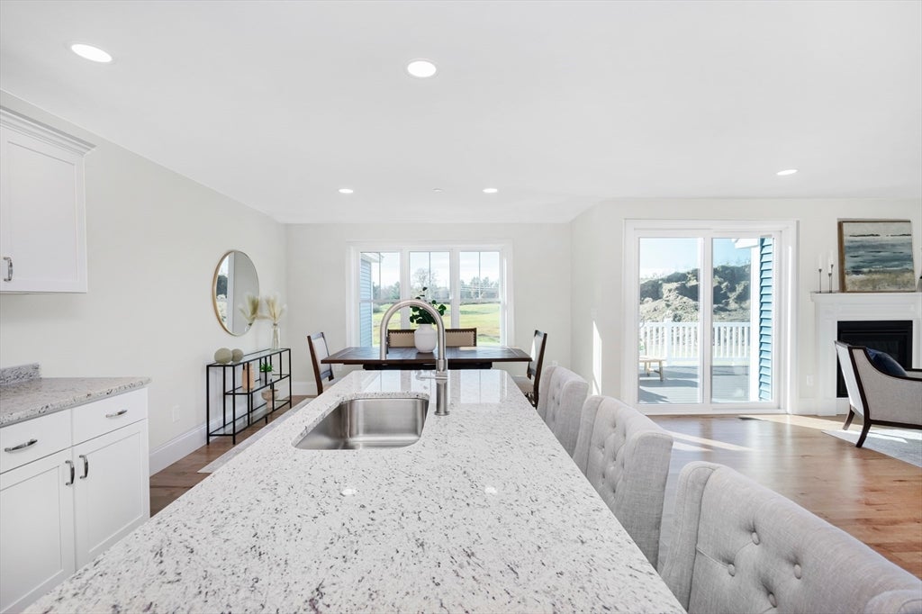 Hudson, New Hampshire, 03051, United States, 5 Bedrooms Bedrooms, ,4 BathroomsBathrooms,Residential,Active,2008017