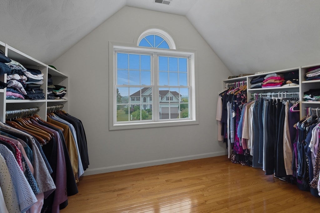 Westford, Massachusetts, 01886, United States, 4 Bedrooms Bedrooms, ,4 BathroomsBathrooms,Residential,Active,1971779