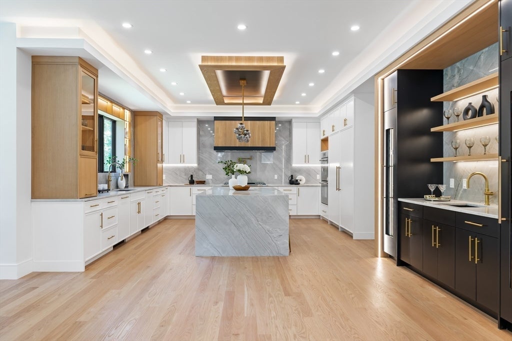 Newton, Massachusetts, 02461, United States, 5 Bedrooms Bedrooms, ,4 BathroomsBathrooms,Residential,Active,2013410