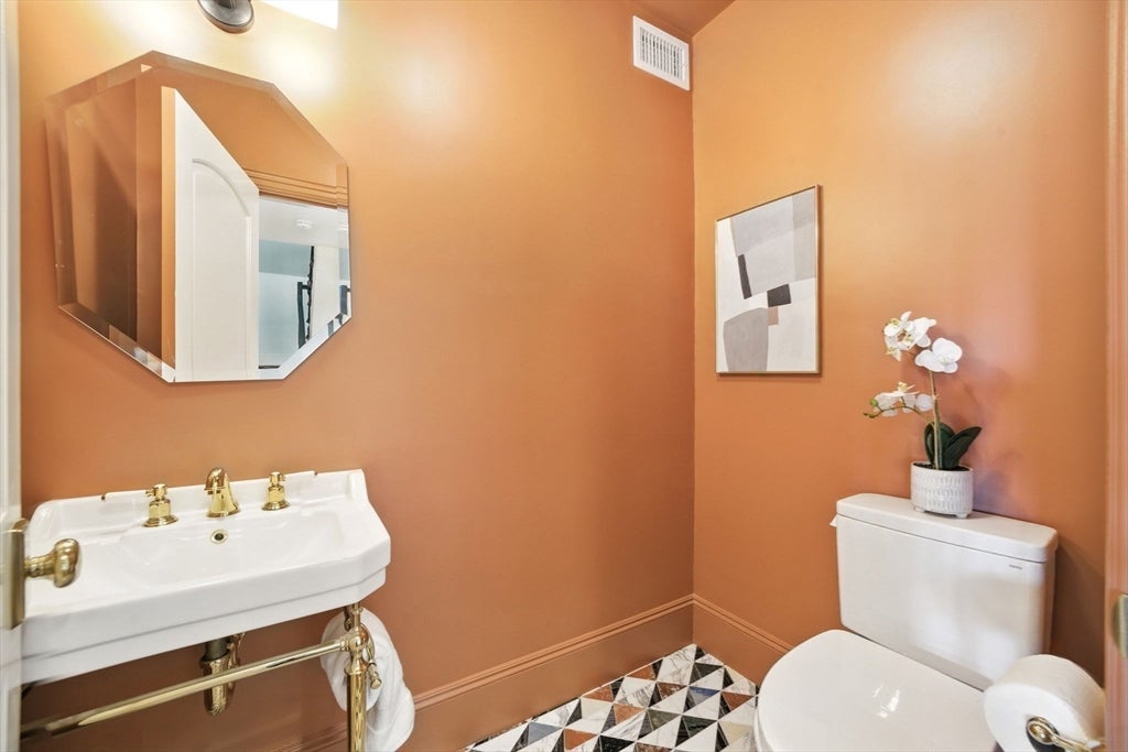 Brookline, Massachusetts, 02446, United States, 4 Bedrooms Bedrooms, ,4 BathroomsBathrooms,Residential,Active,1806604