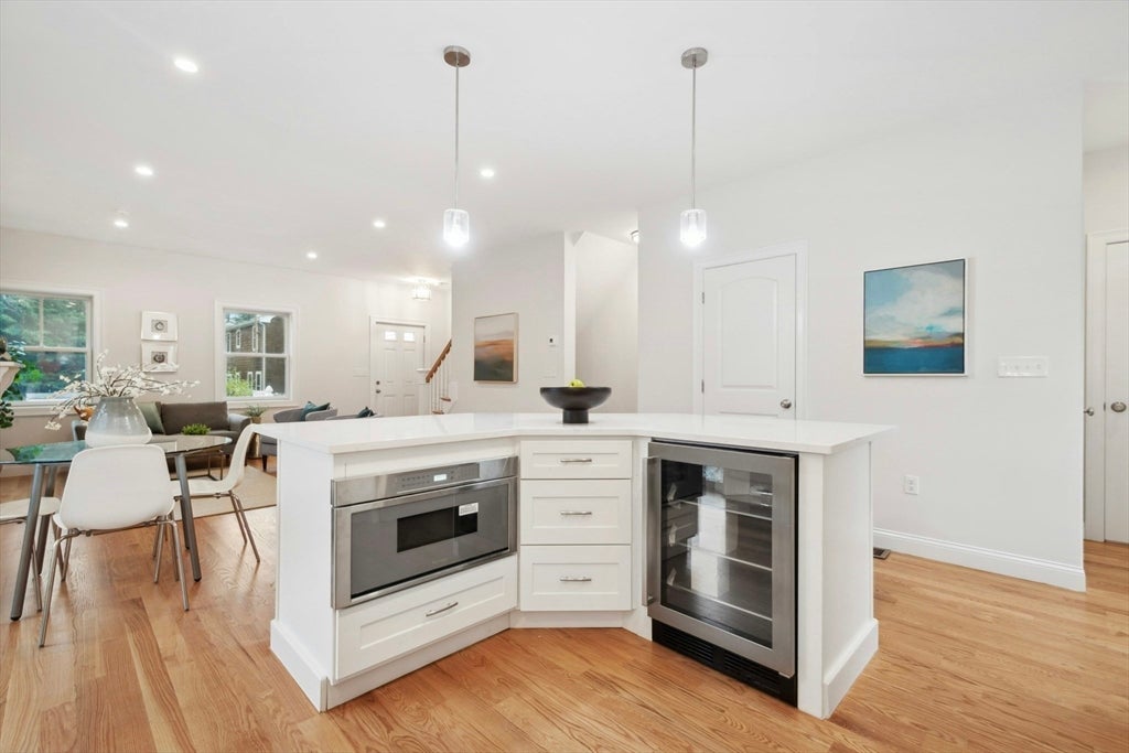Cambridge, Massachusetts, 02138, United States, 4 Bedrooms Bedrooms, ,4 BathroomsBathrooms,Residential,Active,1905089