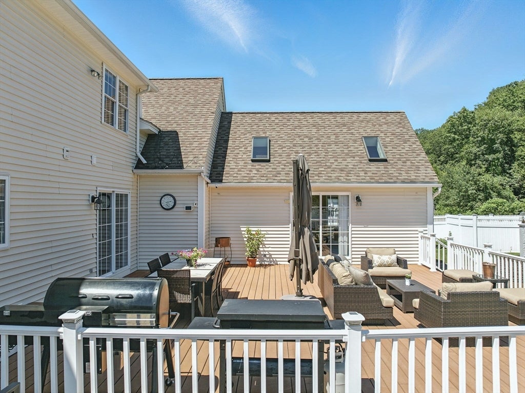 Westford, Massachusetts, 01886, United States, 4 Bedrooms Bedrooms, ,4 BathroomsBathrooms,Residential,Active,1971779