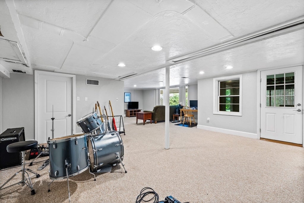 Andover, Massachusetts, 01810, United States, 5 Bedrooms Bedrooms, ,4 BathroomsBathrooms,Residential,Active,1934816