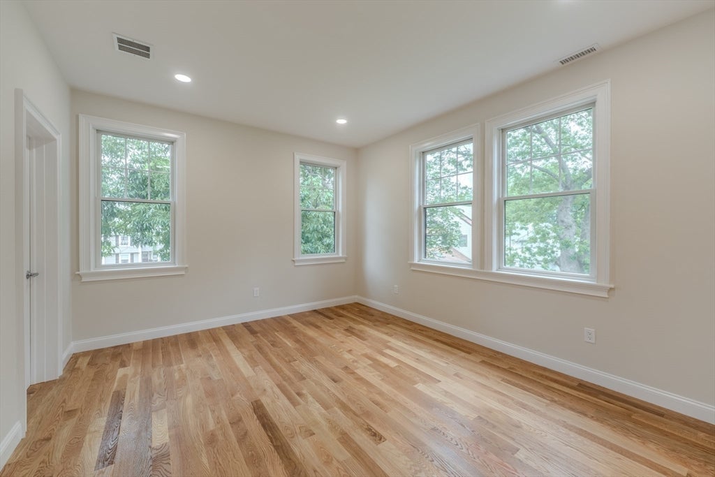 Newton, Massachusetts, 02466, United States, 5 Bedrooms Bedrooms, ,5 BathroomsBathrooms,Residential,Active,1884884