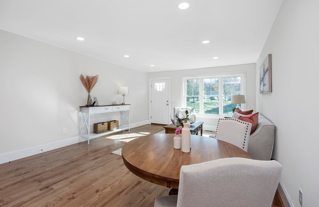 Amherst, New Hampshire, 03031, United States, 5 Bedrooms Bedrooms, ,4 BathroomsBathrooms,Residential,Active,1943781