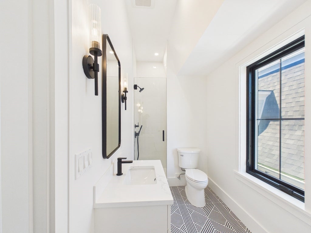 Boston, Massachusetts, 02127, United States, 4 Bedrooms Bedrooms, ,4 BathroomsBathrooms,Residential,Active,2043287