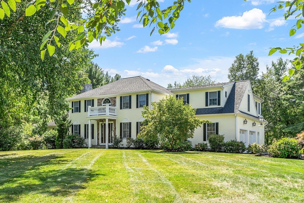 Middleton, Massachusetts, 01949, United States, 4 Bedrooms Bedrooms, ,4 BathroomsBathrooms,Residential,Active,1941131