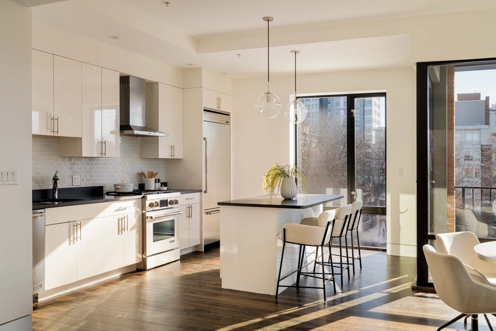 Cambridge, Massachusetts, 02139, United States, 2 Bedrooms Bedrooms, ,3 BathroomsBathrooms,Residential,Active,2013440