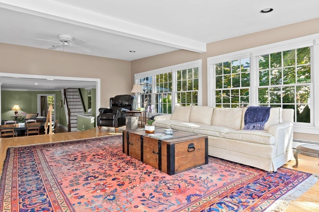 Amesbury, Massachusetts, 01913, United States, 3 Bedrooms Bedrooms, ,3 BathroomsBathrooms,Residential,Active,1929678