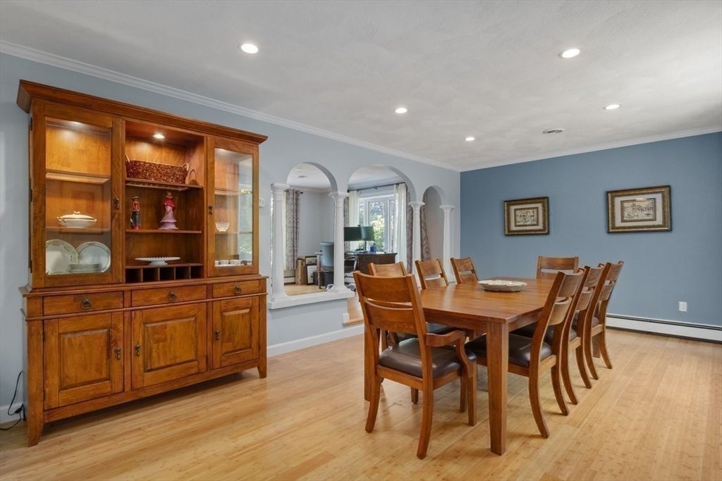 Foxboro, Massachusetts, 02035, United States, 5 Bedrooms Bedrooms, ,4 BathroomsBathrooms,Residential,Active,1904724